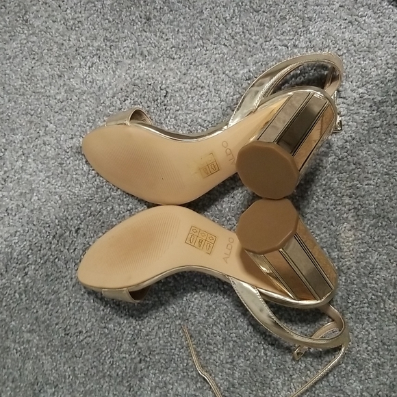 Aldo Dressed Sandals in Gold 6M - Picture 6 of 9